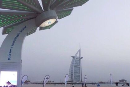 Dubai Smart Palm free Wi-Fi mobile charging information screen