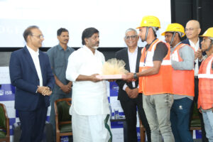 Hon’ble Deputy CM of Telangana, Sri Bhatti Vikramarka Mallu felicitates workers involved in the construction of the Motilal Oswal Executive Centre (MOEC)
